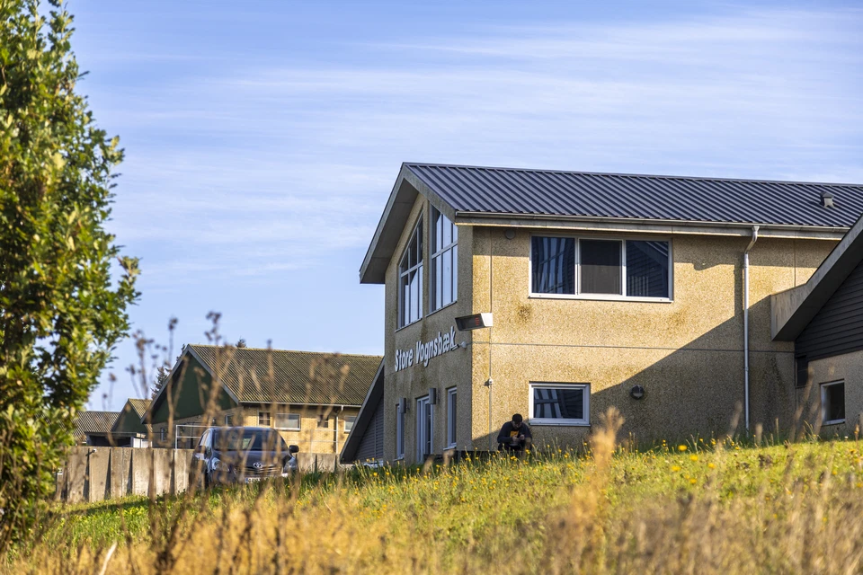Man standing infront of the ocean with his arms spread out